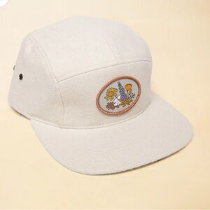 TENDER LOVING EMPIRE  YOU KNOW. Grow Wildflowers wool Hat (Oatmeal)